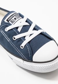 Converse CHUCK TAYLOR ALL STAR BALLET LACE - Παπούτσια χωρίς κορδόνια - navy/white/black