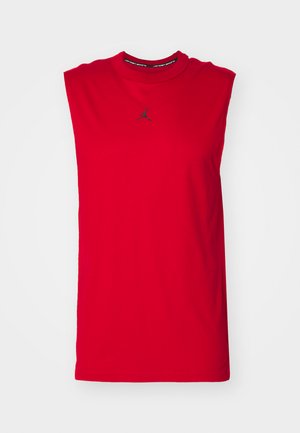 Rød ærmeløs t-shirt lavet af bomuld, med rund halsudskæring og et lille sort logo på brystet. Glat tekstur med ensfarvet design.