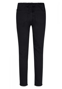 Pantalones de mezclilla negra con corte ajustado, cinturilla elástica, diseño de cinco bolsillos y detalles deshilachados en el dobladillo a la altura del tobillo.