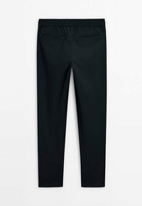 Svarta byxor med en slät yta, elastisk midja och två bakfickor. Slim fit-design, lämplig för avslappnad användning.