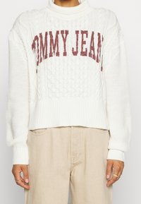 Tommy Jeans Stickad tröja - off-white