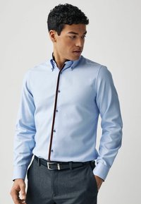 Next - TRIMMED FIT SINGLE CUFF - REGULAR FIT - Ing - light blue Miniatűr kép 1