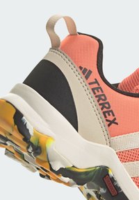 adidas Performance AX2R HIKING SHOES - Trekingové boty - coral fusion white solar gold