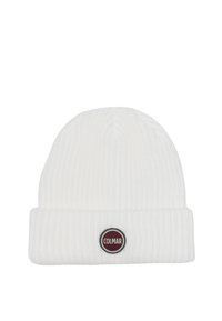 Biela pletená čiapka s rebrovanou textúrou a ohnutým okrajom. Obsahuje kruhovú maroon logovú nálepku s textom "COLMAR".