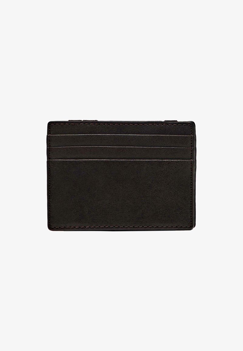 Schwarzer Lederkartenhalter mit vier Kartenfächern, glatter Textur und kontrastierendem Stichdetail entlang der Kanten. Kompaktes rechteckiges Design.