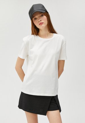 - T-shirt basic