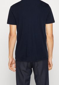 GAP Printtipaita - dark blue