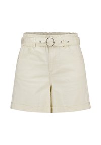 Beige denim shorts met een ceintuur in de taille, voorzien van een zilveren ring. Ze hebben een getailleerde pasvorm en opgerolde zoomranden. Twee voorzakken zijn zichtbaar.