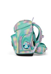 Sac à dos pastel vert et violet avec des motifs circulaires, accent en cristal unique, multiple compartiments, bretelles rembourrées et base noire.