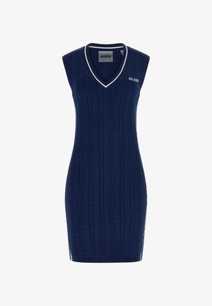 Marineblauwe mouwloze gebreide jurk met kabelpatroon, V-hals met witte bies en klein "Guess" -logo op de borst.