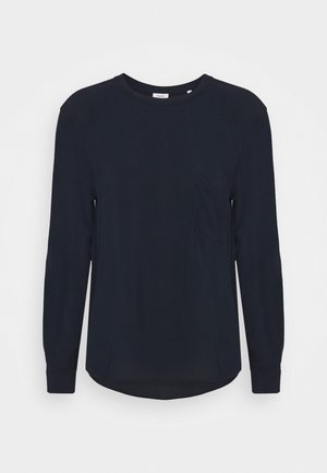 Marineblauw overhemd met lange mouwen met ronde hals en klein borstzakje, getoond tegen een effen lichte achtergrond.