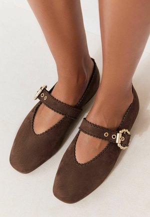 Lipsy, SCALLOP DETAIL SLIM FLAT MARY JANE BALLERINAS FIT - Ankle strap ballerina shoes - chocolate brown