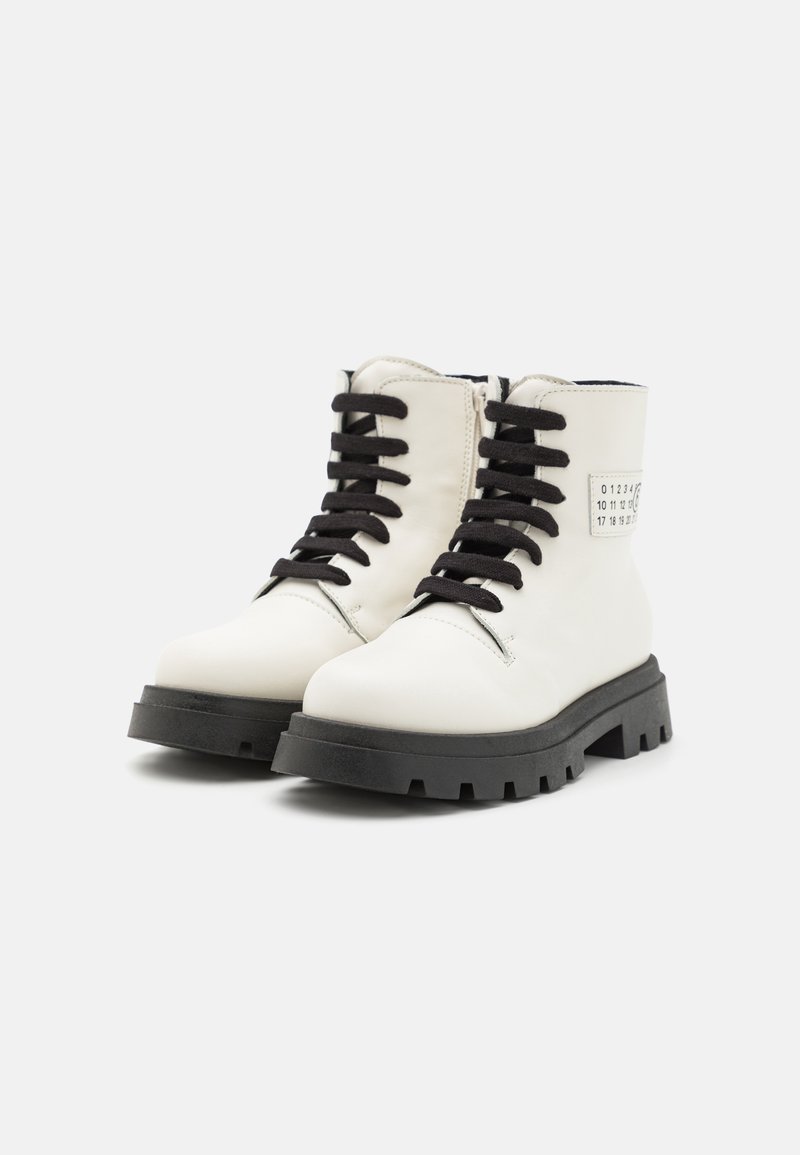 witte boots zwarte zool