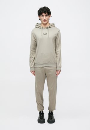 TRAIN CORE - Trainingspak - roasted cashew