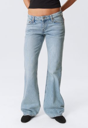 Weekday NOVA LOW RISE SLIM BOOTCUT UNISEX - Jeans bootcut - lip blue
