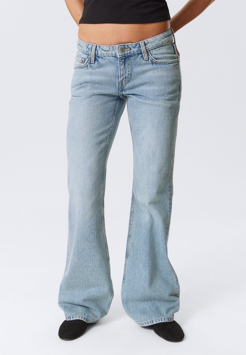 Weekday NOVA LOW RISE SLIM BOOTCUT - Bootcut jeans - lip blue