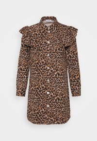 Klänning i leopardmönster med volanger på axlarna, bruna och svarta färger, långa ärmar, knappstängning fram och avslappnad passform.