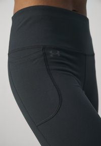 Under Armour MOTION FLARE PANT - Legingi - black/jet gray