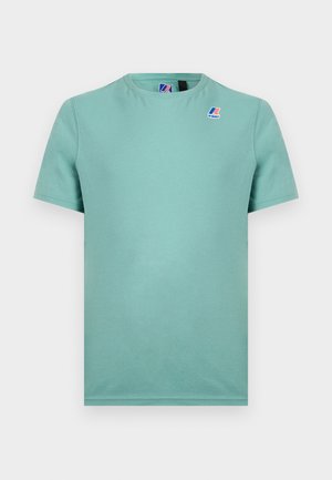 Lyseblågrøn kortærmet T-shirt med rund hals og et lille K-Way-logo i blå, rød og hvid på øverste venstre bryst.