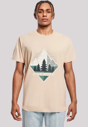 HIKE MORE MOUNTAINS - Print T-shirt - sand