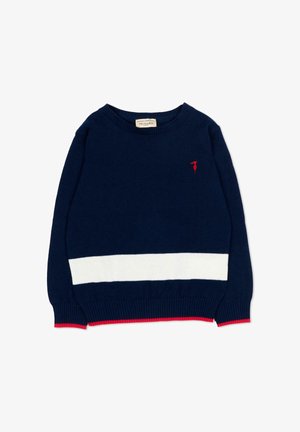 Marineblauwe gebreide trui met een witte horizontale streep vlak bij de zoom, rode bies aan de manchetten en onderkant, en een klein rood logo op de borst.