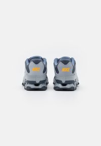 Nike Performance REAX 8 TR - Sapatilha de treino - wolf grey/ashen slate/thunder blue/laser orange/racer blue