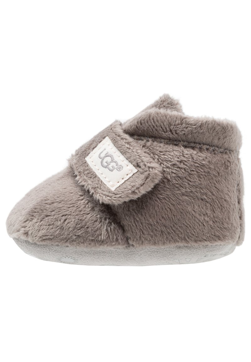 UGG: Chaussures bébé - Blanc  Chaussures Ugg 1120951I en ligne