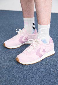 OMEGA TRAINER PREMIUM UNISEX - Trainers - summit pink/barely grape/orchid dust