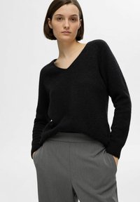 Selected Femme SLFLULU NEW V NECK - Pulover - black