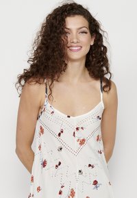 Koroshi Robe longue - blanco   white