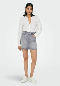 ONLY ONLSTELLA - Uska suknja - light grey denim