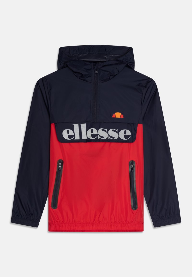 Veste à capuche bleu marine et rouge avec fermeture éclair devant, deux poches zippées et grand logo "ellesse" sur la poitrine.