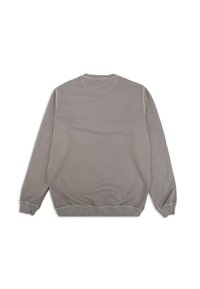 Sudadera gris con cuello redondo y puños de canalé. Textura suave, diseño sencillo y detalle de costura sutil a lo largo de las costuras de los hombros.