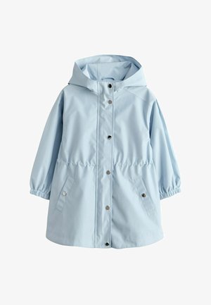 Svetlomodrý detský pršiplášť s kapucňou, prednými patentkami, elastickými manžetami a dvoma prednými vreckami so zapínaním na patentky.