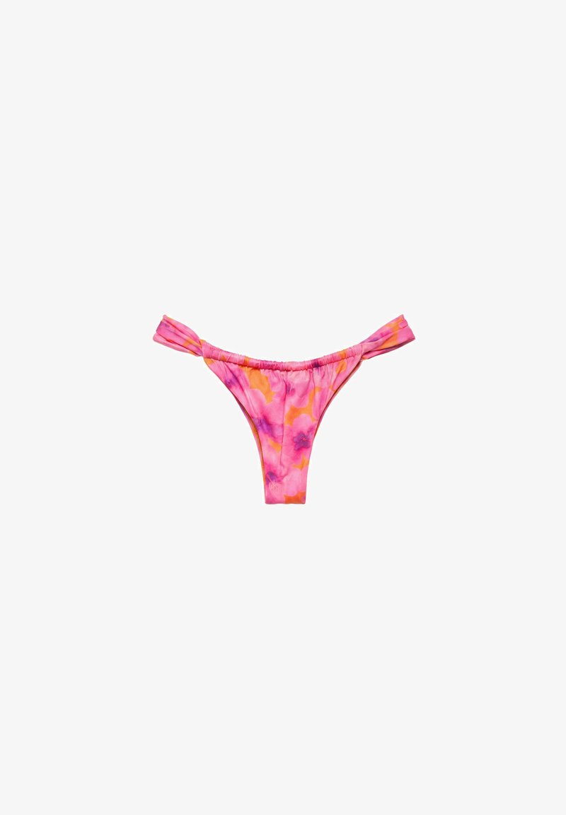 Bas de bikini à motifs floraux rose et orange avec côtés froncés, présenté sur fond blanc.