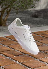 Tommy Hilfiger - COURT  - Sneaker low - weiß Thumbnail-Bild 1