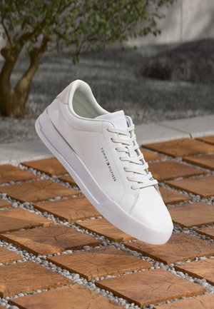 COURT  - Sneaker low - weiß