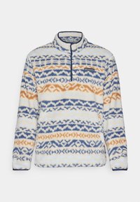 Φούτερ με ψηλό γιακά, με γεωμετρικά σχέδια σε μπλε, πορτοκαλί και κρέμ. Μαλακή υφή με μισό φερμουάρ μπροστά και λεπτομέρεια λογότυπου.