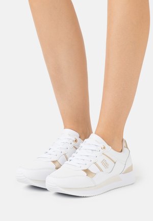 INTERLOCK CITY - Sneakers basse - white