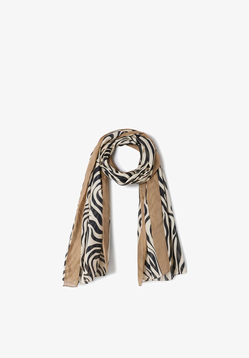 Écharpe légère avec motif zèbre beige et noir, bouclée librement avec les extrémités pendantes sur fond blanc.