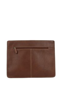 Bruine leren tas met een voorkant ritssluiting en zichtbare beige stiksels op een witte achtergrond.