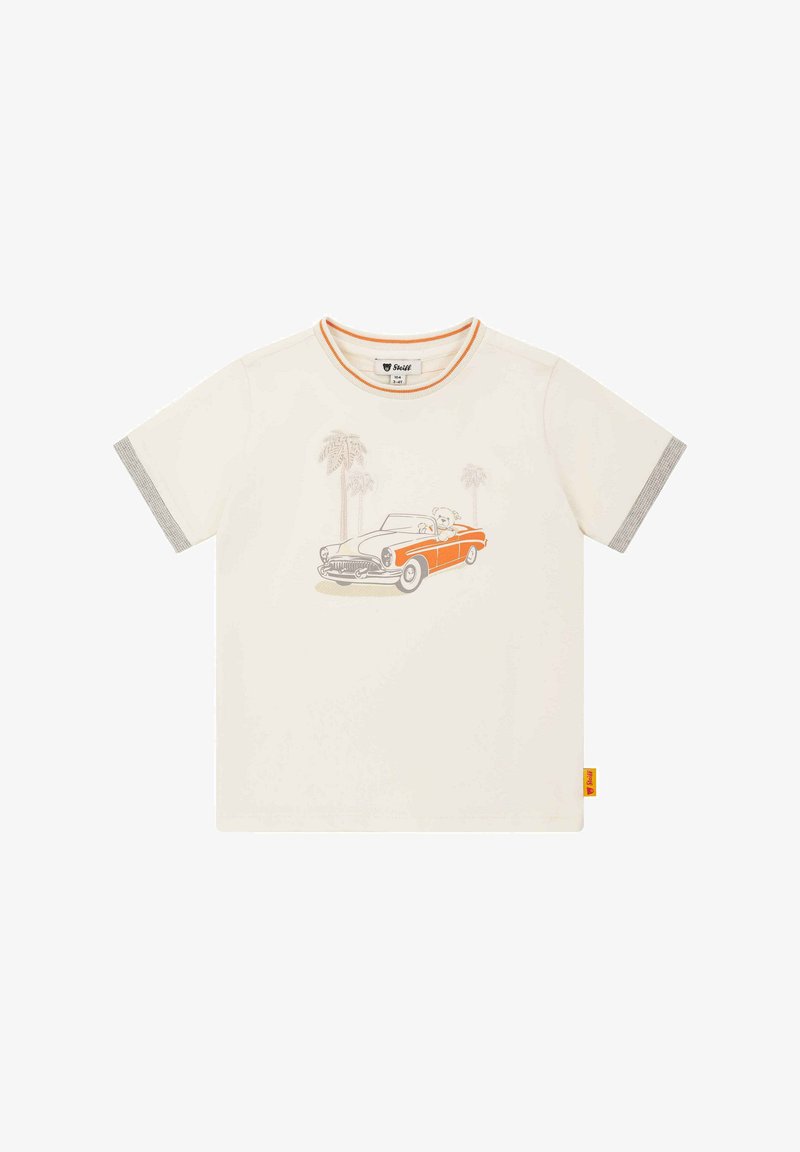 Camiseta crema con mangas rayadas grises, cuello naranja y un gráfico de un coche que presenta palmeras y un perro. Material de algodón suave.