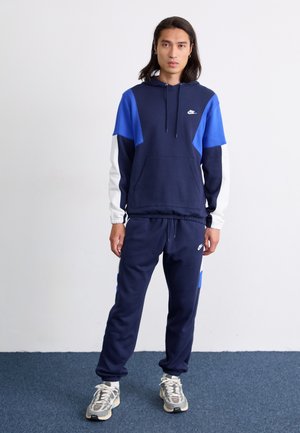 CLUB TRACK - Tracksuit - obsidian/white/game royal
