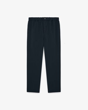 Pantaloni con vita elasticizzata blu navy scuro con chiusura a bottone, gambe dritte e tasche laterali, mostrati su sfondo bianco.