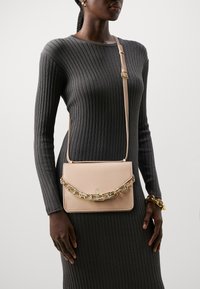 Steve Madden BINDIO - Sac à main - taupe