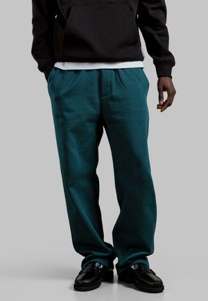 - Spodnie treningowe