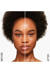 Shiseido SYNCHRO SKIN RADIANT LIFTING FOUNDATION SPF30 - Base de maquillaje - amber