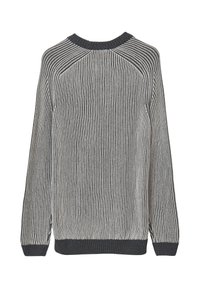 Pull rayé gris et blanc cassé avec une texture côtelée, col rond et manches longues. Présente une coupe décontractée et des fentes sur les côtés à l'ourlet.