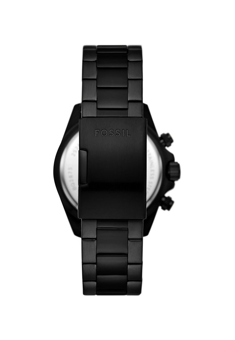 Correa de reloj de eslabones negra con un cierre grabado "FOSSIL," unida a un reloj cronógrafo parcialmente visible por la parte trasera.