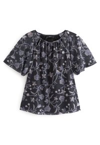 Blusa scura a fiori con maniche corte trasparenti, caratterizzata da motivi floreali viola e grigi su un tessuto nero testurizzato. Dettaglio dell'orlo elastico.